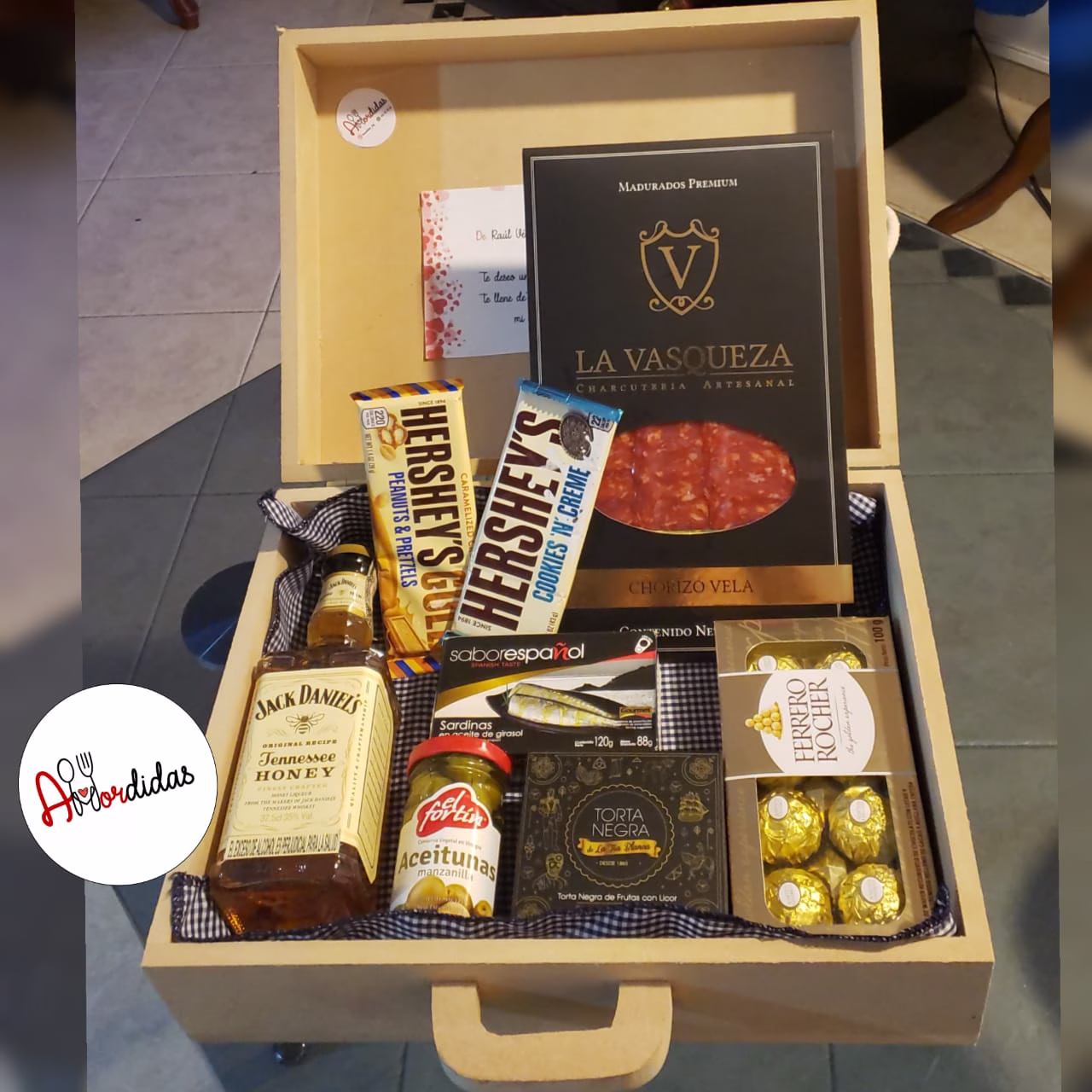 Ancheta Maletín Jack Daniel's con whisky, Ferrero Rocher y detalles a domicilio en Bogotá.