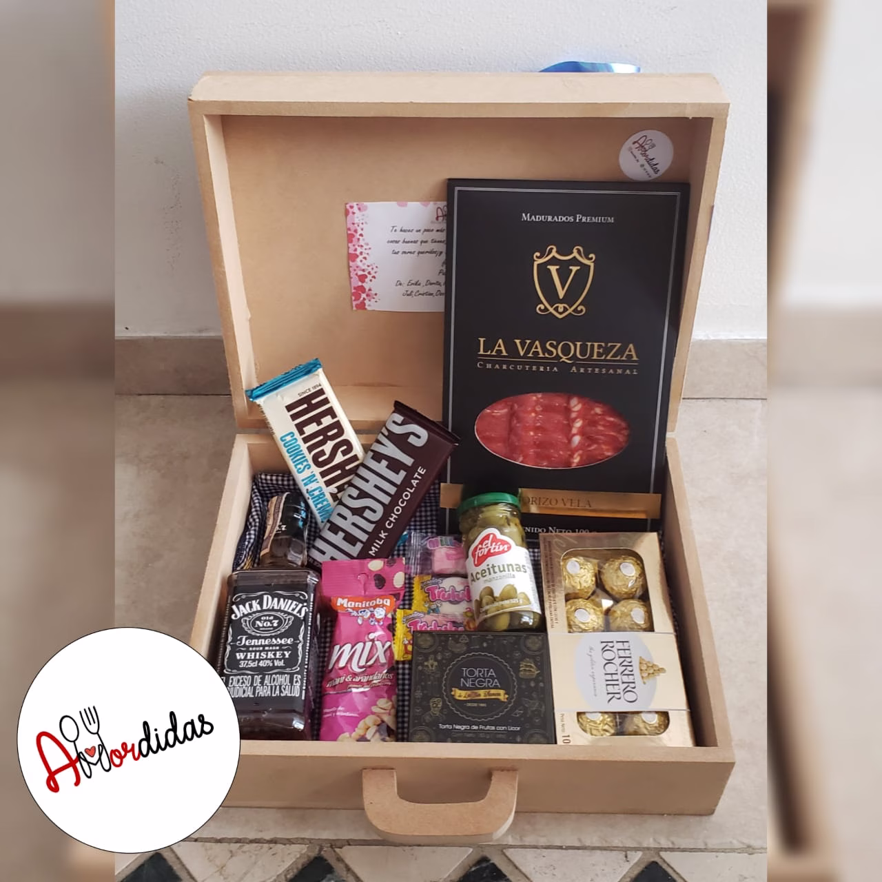 Ancheta Maletín Jack Daniel's con whisky, Ferrero Rocher y detalles a domicilio en Bogotá. - Amordidas