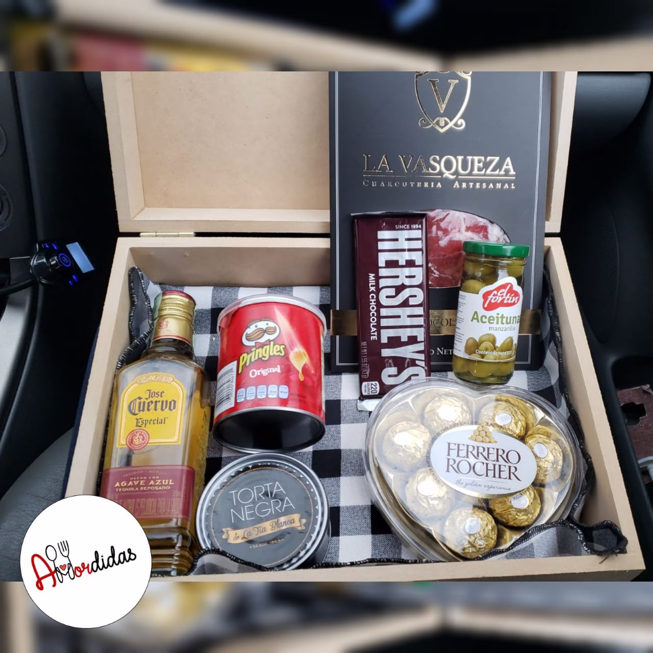 Ancheta Maletín Tequila con José Cuervo y Ferrero Rocher a domicilio en Bogotá - Amordidas