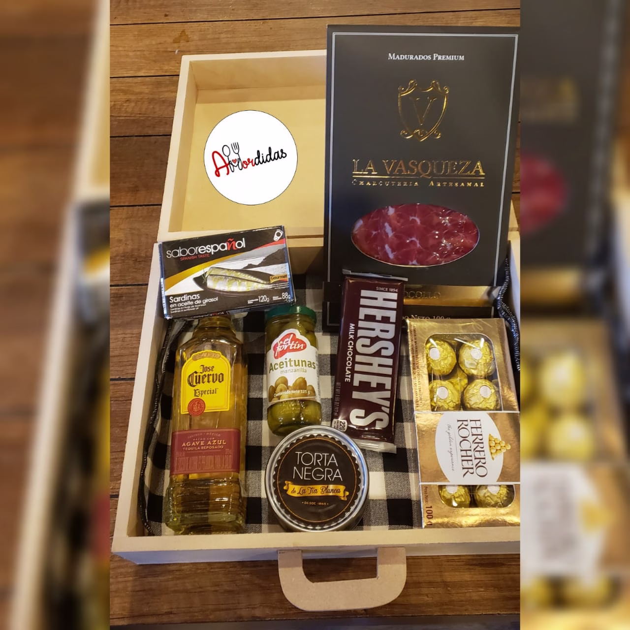 Ancheta Maletín Tequila con José Cuervo y Ferrero Rocher a domicilio en Bogotá