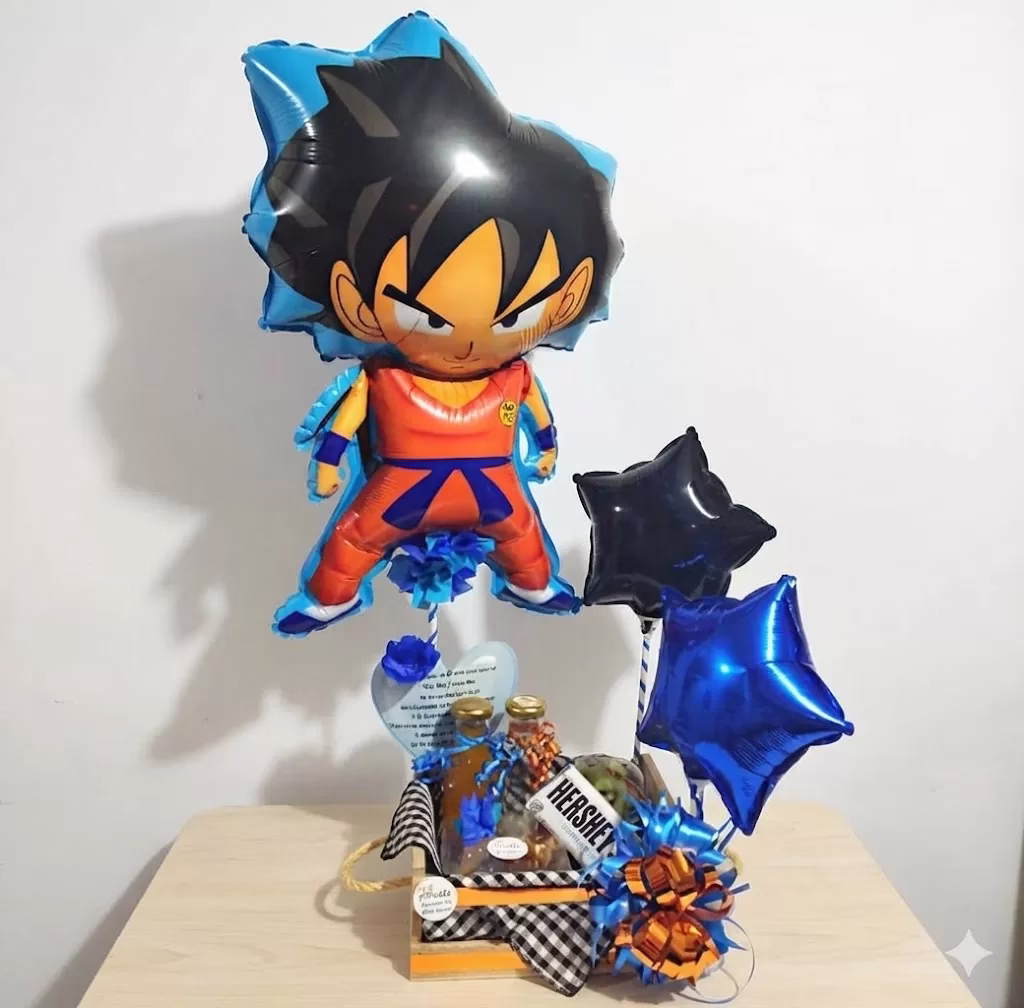 Desayuno sorpresa para niños en Bogotá con temática de Goku, incluyendo canasta, globo y dulces.