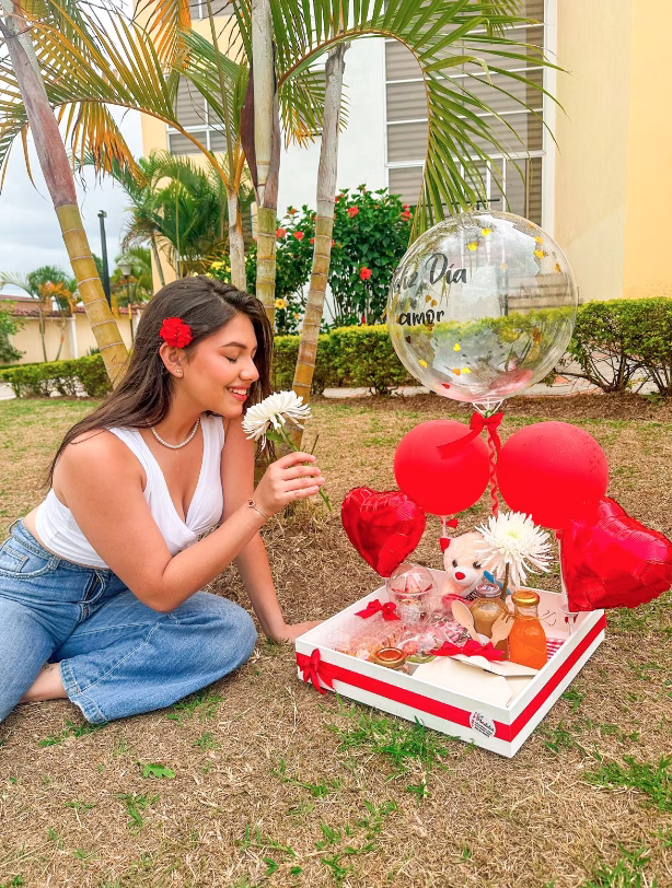 Desayuno Sorpresa Amor y Amistad con globos, peluche y flores a domicilio en Bogotá. - Amordidas