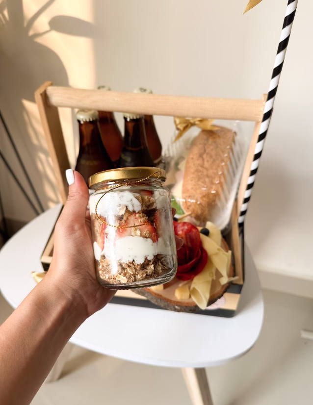 Desayuno sorpresa Cajicá Miel para el Día del Hombre en Bogotá con cervezas BBC. - Amordidas