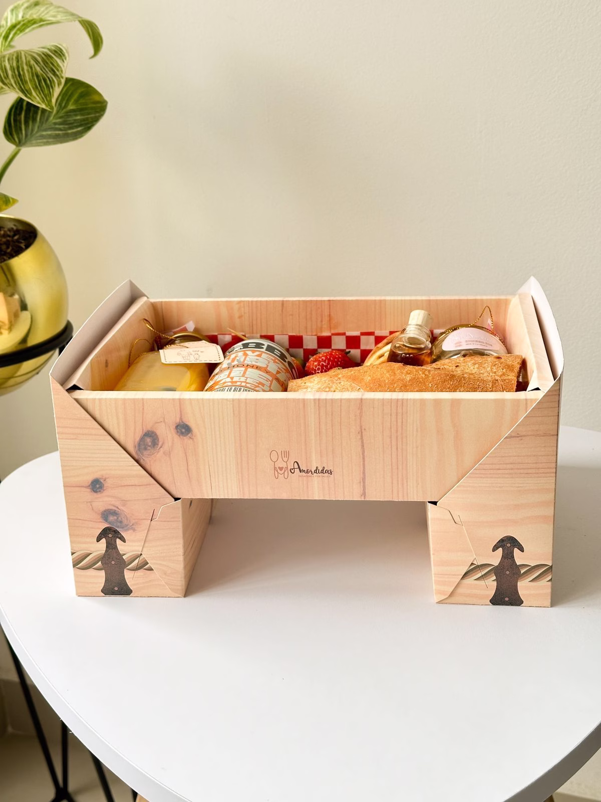 Desayuno sorpresa Mesa Papá para el Día del Padre en Bogotá, con caja convertible en mesa. - Amordidas