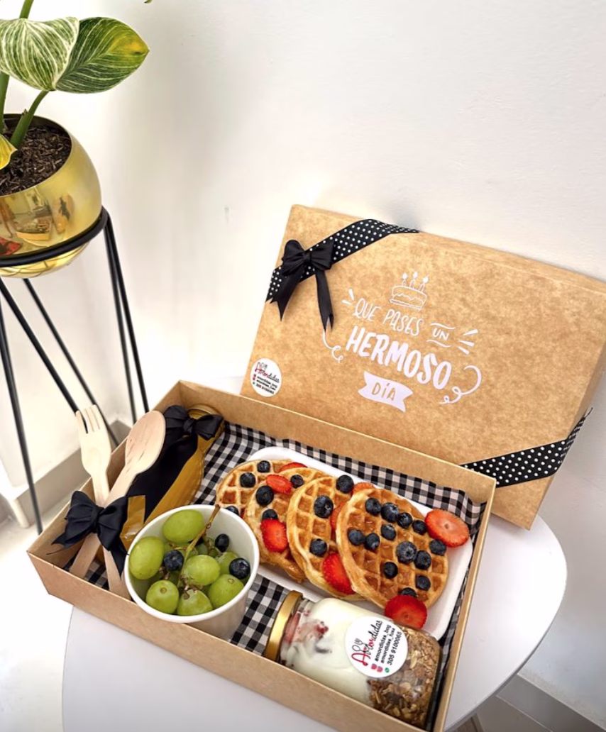 Box Dulce: Desayuno sorpresa a domicilio en Bogotá con waffles, parfait y jugo.