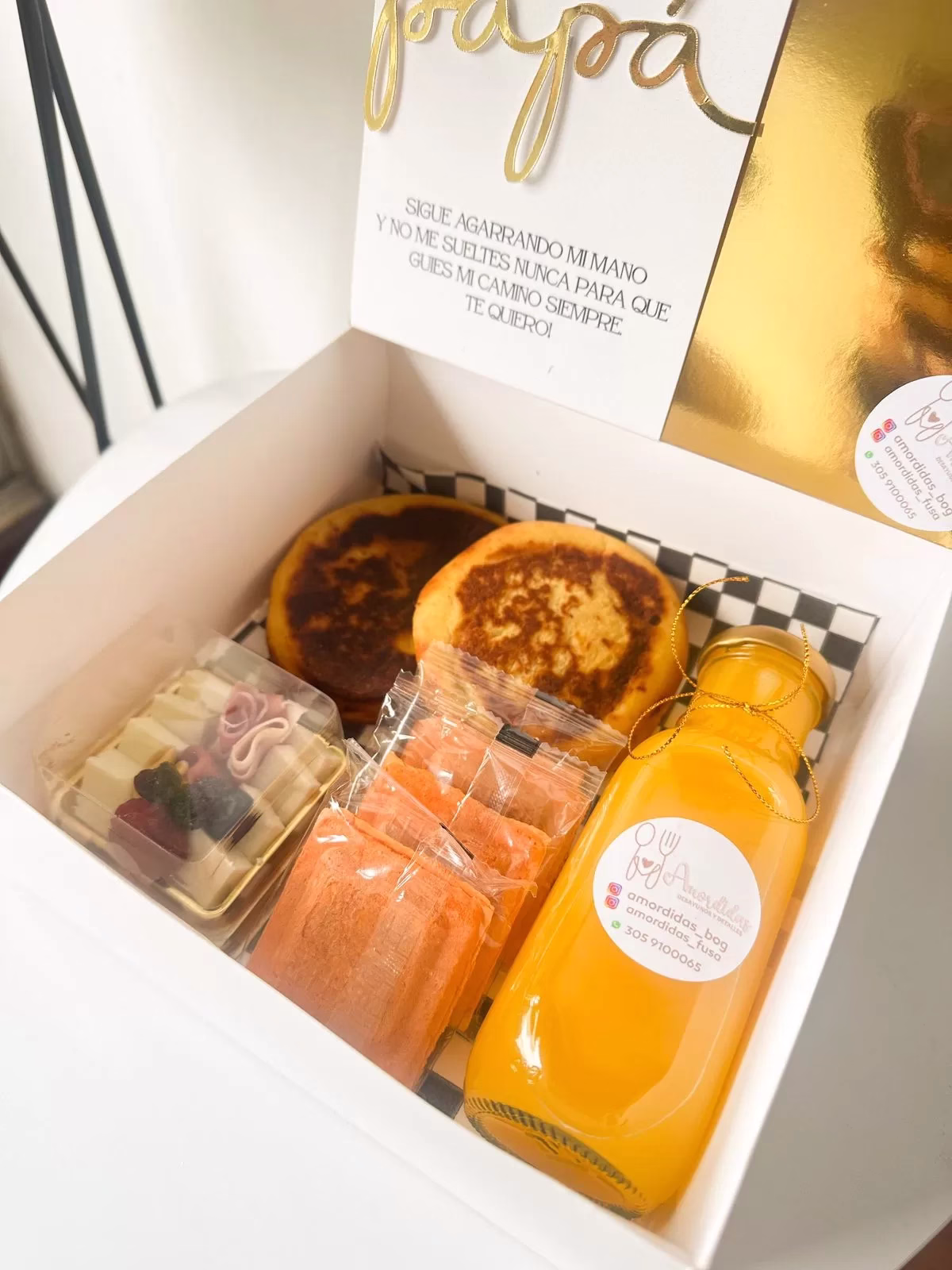 Desayuno Sorpresa Papá Boyacense con arepas, queso, jamón y jugo en Bogotá