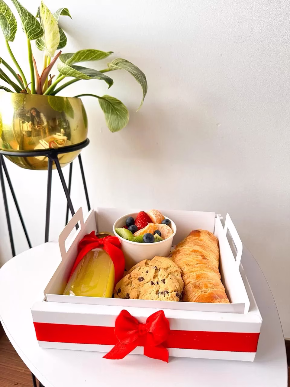 Desayuno Sorpresa Bogota Amor y Amistad - El amor es una magia con caja, corazón y croissant. - Amordidas