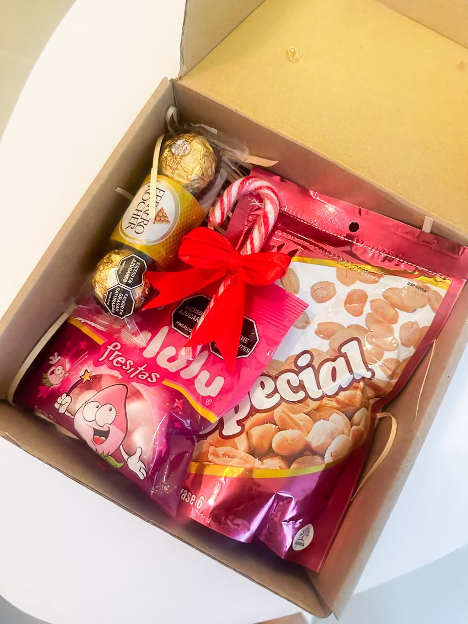 Box Dulcero: Ancheta Corporativa con Ferrero Rocher y dulces en Bogotá