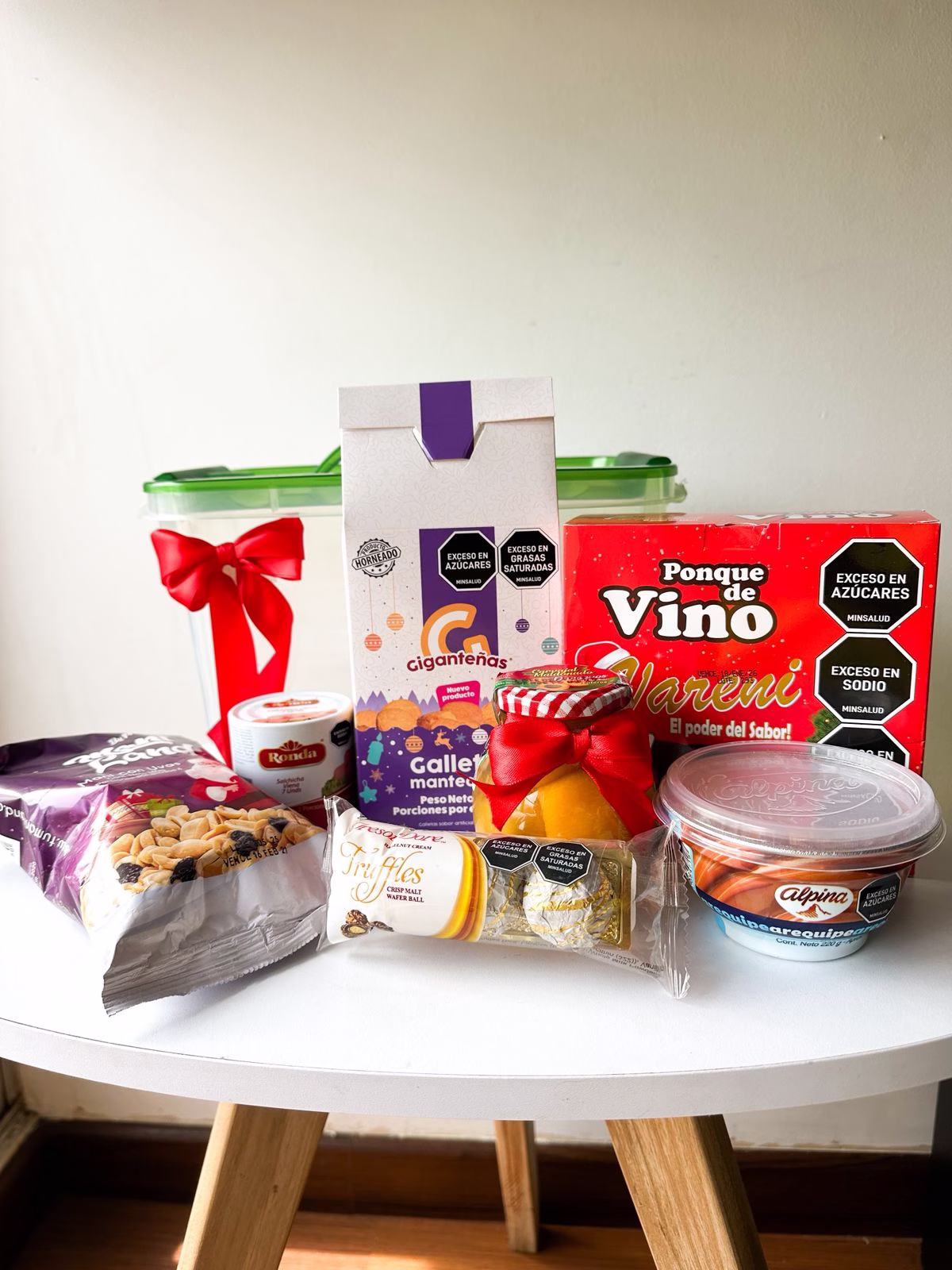 Ancheta Corporativa Pequeño Compartir Bogotá con duraznos, arequipe y galletas